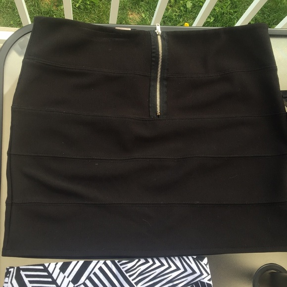 5 for $20 Skirt bundle or $5 each! - Picture 1 of 4